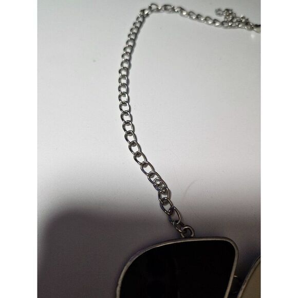 *Sale* Silver tone necklace with black and white pendant - Picture 10 of 11